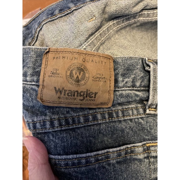 3 for $25-WRANGLER Mens Jeans 42X30 Relaxed Fit - Picture 5 of 9